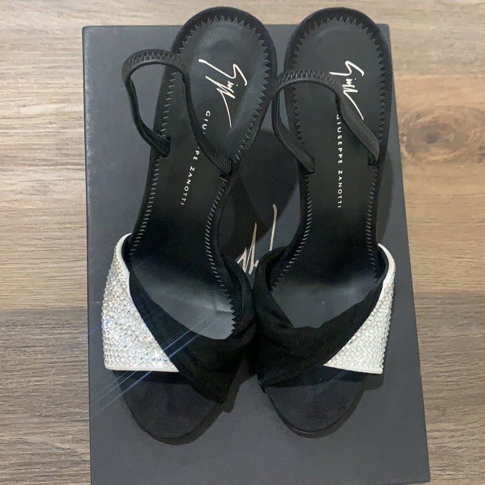 giuseppe zanotti swarovski crystal embelished slingback